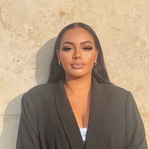 Meet your Posher, Nia